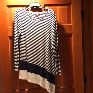 NM long sleeve cream/navy asymmetrical top